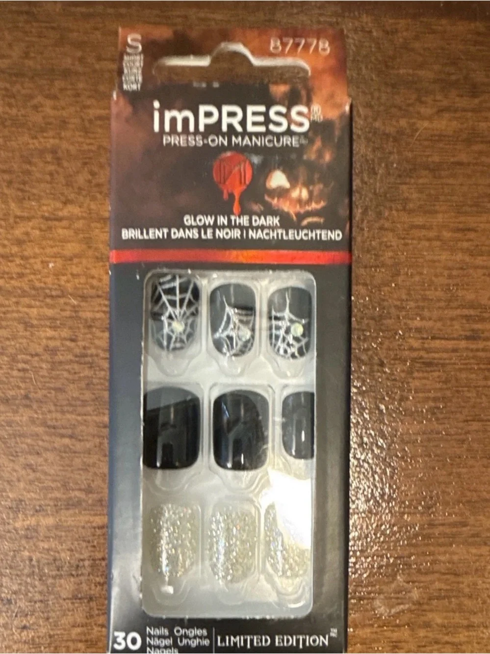 imPRESS Black & Silver Glow-in-the-Dark Press-On Nails